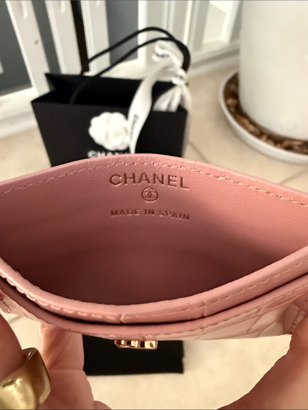 CHANEL Pink Croc-Effect Card Case with Gold CC - Picture 4 of 5